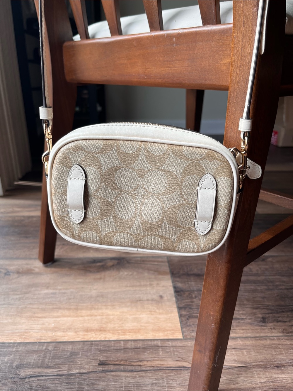 Coach Signature Chalk/khaki crossbody! Gold hardware! Super cute! - Picture 7 of 12